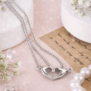 گردنبند زنانه و مردانه قلبی طرح دست کد 6457